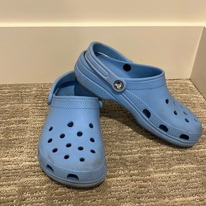 ⚡️Blue Crocs Woman size 8⚡️